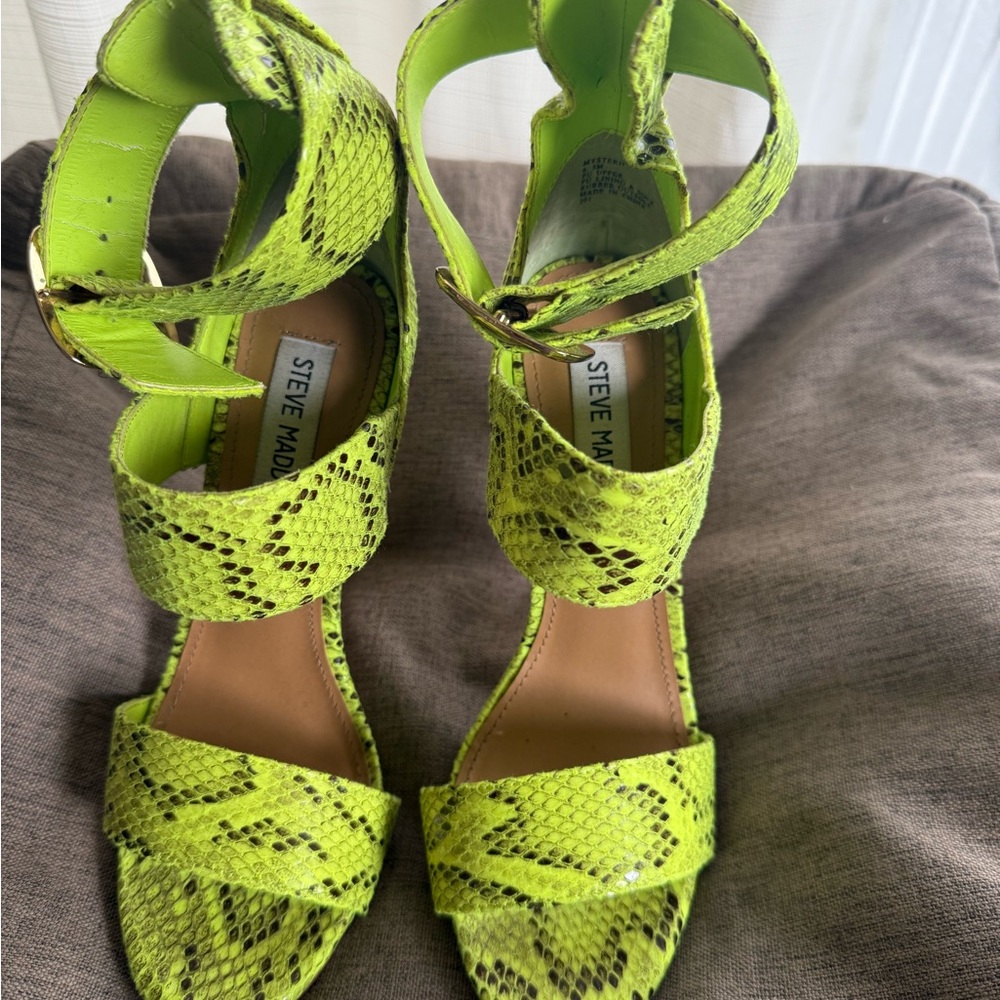 Steve Madden Women's Bright Green Snakeskin Sandals